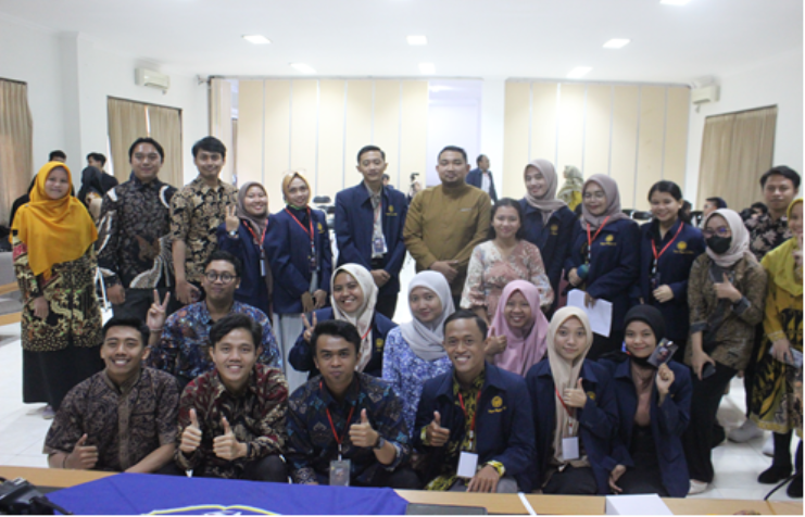 Mahasiswa baru pascasarjana PPKn sesaat setelah talkshow